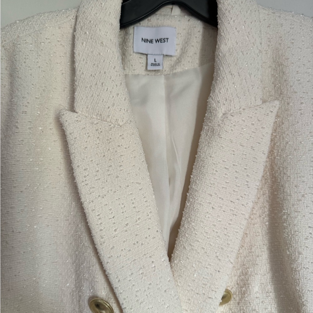 Women's Cream Double-Breasted Bouclé Blazer with Gold Buttons - Picture 5 of 8